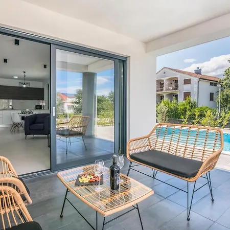 Stemark Apartament *